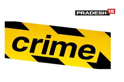 कारीगर भभुआ से काम कर घर लौट रहा था इसी दौरान रास्ते में अपराधियों ने उसकी हत्या कर दी. हत्या करने के बाद अपराधियों ने शव को डिहरा सीवान में फेंक दिया. शव मिलने से नाराज लोगों ने मंगलवार की सुबह शहर के सदर अस्पताल के सामने शव रखकर घंटों सड़क जाम कर दिया, जिससे आवागमन बाधित हो गया. कारीगर भभुआ से काम कर घर लौट रहा था इसी दौरान रास्ते में अपराधियों ने उसकी हत्या कर दी. हत्या करने के बाद अपराधियों ने शव को डिहरा सीवान में फेंक दिया. शव मिलने से नाराज लोगों ने मंगलवार की सुबह शहर के सदर अस्पताल के सामने शव रखकर घंटों सड़क जाम कर दिया, जिससे आवागमन बाधित हो गया.