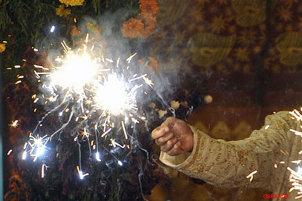 दिवाली पर आंखों और स्किन का ऐसे रखें खास ख्याल