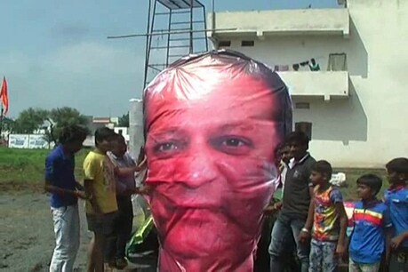 रावण नहीं इस बार यहां होगा पाक प्रधानमंत्री नवाज शरीफ का पुतला दहन रावण नहीं इस बार यहां होगा पाक प्रधानमंत्री नवाज शरीफ का पुतला दहन