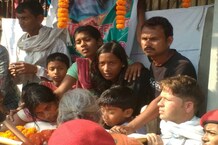 शहीद बेटे का शव आते ही गांव में लगे 'भारत माता की जय' के नारे