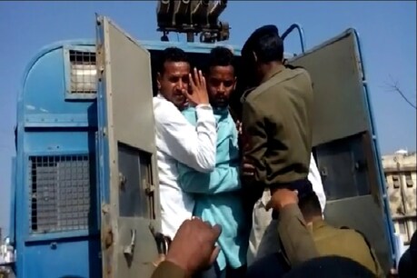 सीएम को काले झंडे दिखाने का प्लान फेल, प्रदर्शन के पहले ही कांग्रेसी कार्यकर्ता गिरफ्तार सीएम को काले झंडे दिखाने का प्लान फेल, प्रदर्शन के पहले ही कांग्रेसी कार्यकर्ता गिरफ्तार
