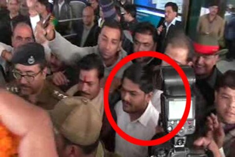 पटना में 'हार्दिक' स्वागत के बाद सीएम नीतीश से की दो घंटे गुफ्तगू पटना में 'हार्दिक' स्वागत के बाद सीएम नीतीश से की दो घंटे गुफ्तगू