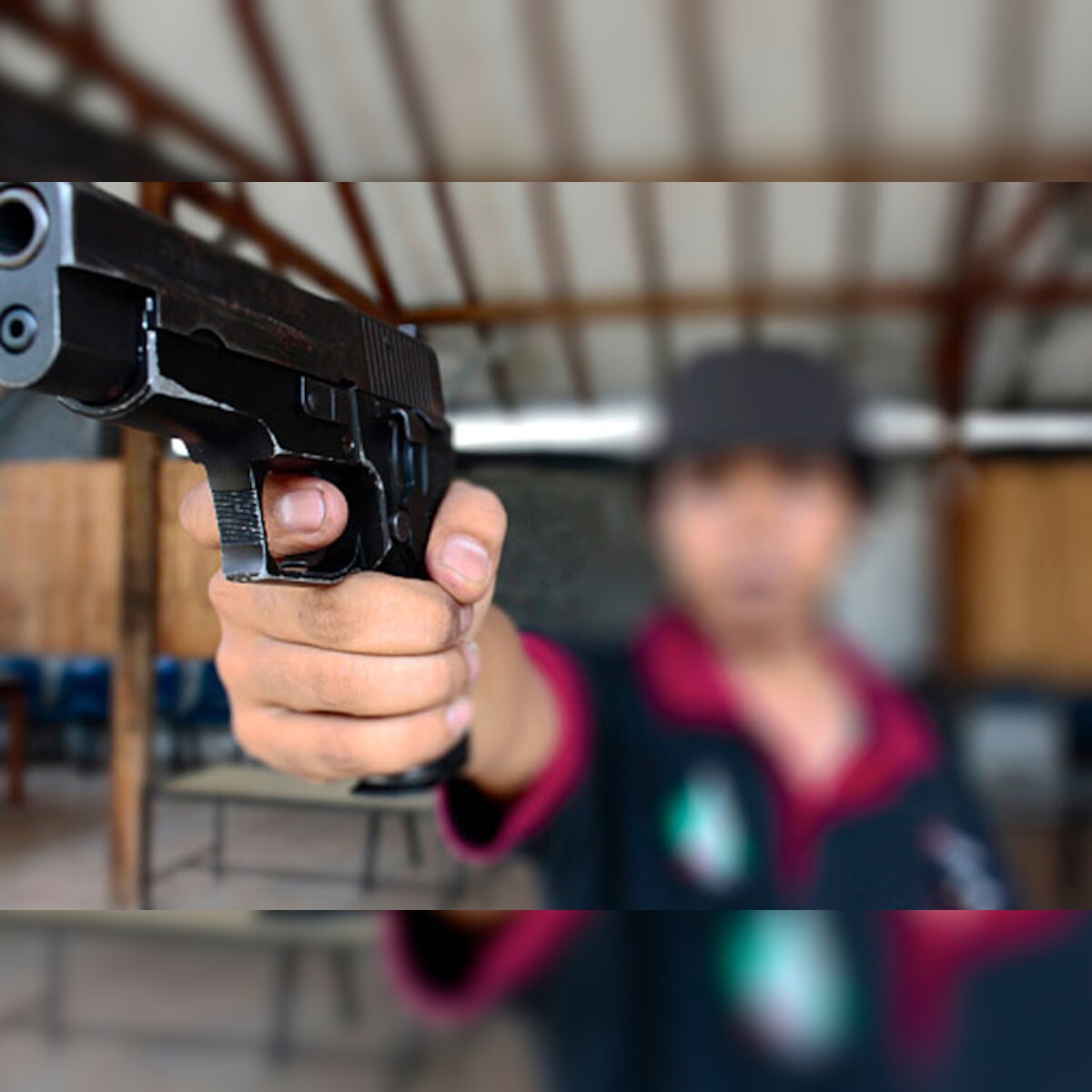 लड़की ने दोस्त के साथ खाने की चीज शेयर करने से किया इनकार, तो लड़के ने तान दी बंदूक! – News18 हिंदी