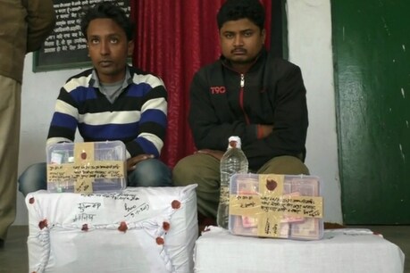गोरखपुर में बेलीपार पुलिस ने वाहन चेकिंग के दौरान भारी मात्रा में देसी और अंग्रेजी शराब के साथ शराब तस्कर मईउल्ला और मनीष यादव को गिरफ्तार किया है. दोनों ही बिहार के गोपालगंज के रहने वाले हैं.