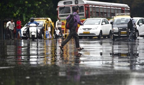रुक-रुककर हुई बारिश के बाद भी दिल्ली की हवा नहीं हुई साफ रुक-रुककर हुई बारिश के बाद भी दिल्ली की हवा नहीं हुई साफ