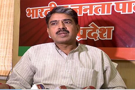हत्या मामले में मंत्री का नाम आने पर राजनीति गरमाई, इस्तीफे का दबाव हत्या मामले में मंत्री का नाम आने पर राजनीति गरमाई, इस्तीफे का दबाव