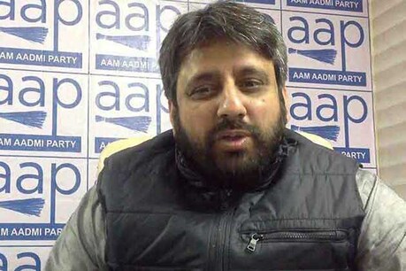 पार्टी से निलंबन के बाद भी अमानतुल्लाह पर लटकी तलवार पार्टी से निलंबन के बाद भी अमानतुल्लाह पर लटकी तलवार