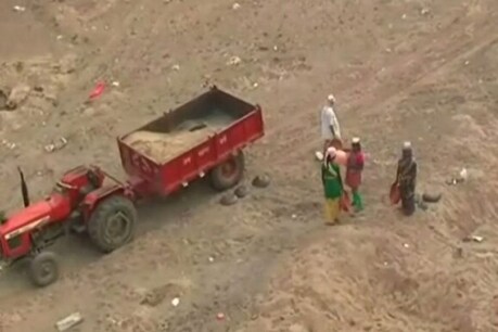 खनन विभाग की सांठगांठ से बेखौफ माफिया कर रहे हैं रेत की तस्करी खनन विभाग की सांठगांठ से बेखौफ माफिया कर रहे हैं रेत की तस्करी