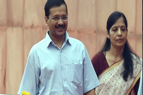 सोशल: 'पत्नी नहीं, केजरीवाल कर रहे हैं उनके सारे ट्वीट' सोशल: 'पत्नी नहीं, केजरीवाल कर रहे हैं उनके सारे ट्वीट'