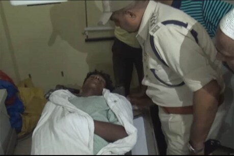 बुरहानपुर में ठेकेदार की गाड़ी देख रेत भरे ट्रैक्टर ट्राली से कूदे मजदूर, एक की मौत बुरहानपुर में ठेकेदार की गाड़ी देख रेत भरे ट्रैक्टर ट्राली से कूदे मजदूर, एक की मौत