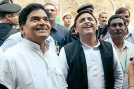 इटावा में रामगोपाल यादव के 71वें जन्मदिन के मौके पर पूर्व मुख्यमंत्री और सपा के राष्ट्रीय अध्यक्ष अखिलेश यादव ने पिता मुलायम सिंह यादव की उनसे नाराजगी को लेकर बड़ा बयान दिया है.
