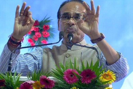 मध्यप्रदेश में नगरीय निकायों में हो रहे चुनाव में सत्ताधारी भाजपा ने पूरी ताकत झोंक दी है. पार्टी ने अपने तुरुप के पत्ते मुख्यमंत्री शिवराज सिंह चौहान को बुधवार से चुनाव प्रचार के मोर्चे पर उतार दिया है.