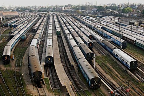 ट्रेनों की गति होगी 160 किमी/घंटा, मंजूर हुए 18,000 करोड़ रुपये ट्रेनों की गति होगी 160 किमी/घंटा, मंजूर हुए 18,000 करोड़ रुपये