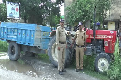 सिवनी के छपारा वन परिक्षैत्र के अंतर्गत सालेगढ़ गाँव में एक खेत से वन विभाग की टीम ने बड़ी मात्रा में सागौन की लकड़ी वन जब्त करने की कार्रवाई की है.