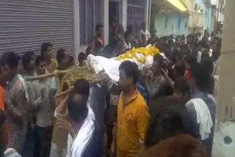 अंगदान करने वाले प्रियंक की अंतिम यात्रा में उमड़ी भीड़
फोटो- ईटीवी