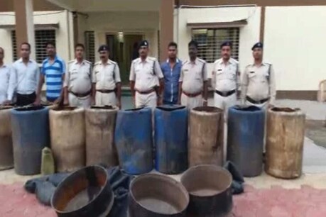 खरगौन जिले में पुलिस की बड़ी कार्रवाई, जब्त की 270 लीटर कच्ची शराब खरगौन जिले में पुलिस की बड़ी कार्रवाई, जब्त की 270 लीटर कच्ची शराब