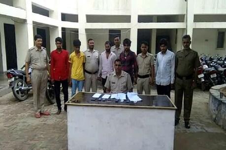 OLX के नाम पर ठगी करने वाले आरोपियों के साथ पुलिस