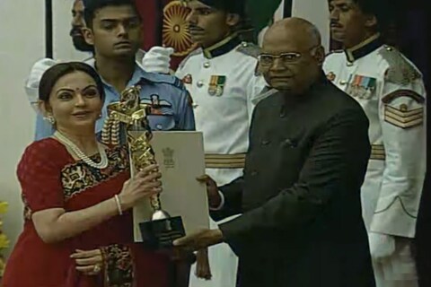 श्रीमती नीता अंबानी को मंगलवार को रिलाएंस फाउंडेशन यूथ स्पोर्ट्स के लिए राष्ट्रीय खेल प्रोत्साहन पुरस्कार से नवाज़ा गया. 