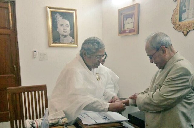 प्रणब दा के घर में अब अकेली इंदिरा की तस्वीर प्रणब दा के घर में अब अकेली इंदिरा की तस्वीर