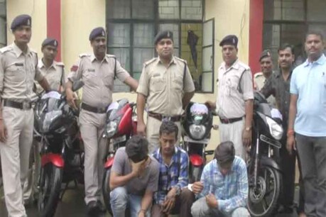 पुलिस के हत्थे चढ़े वाहन चोर गिरोह के सदस्य.