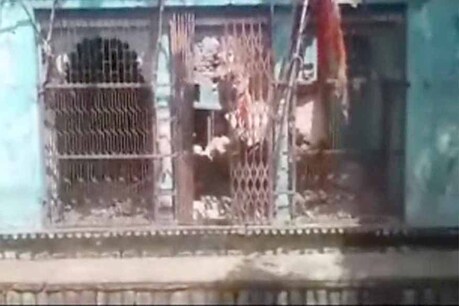 बारां जिले के छाबड़ा स्थित सेवनखेड़ी गांव में मंदिर की गुम्बद गिरने से दो मकान क्षतिग्रस्त हो गए.