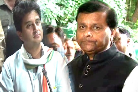 सिंधिया के खिलाफ लगातार बयानबाजी करने वाले मध्य प्रदेश के उच्च शिक्षा मंत्री और जिले के प्रभारी मंत्री जयभानसिंह पवैया अब भाजपा के कार्यकर्ताओं का श्रीमंत और महाराज कहने का भी विरोध करने लगे हैं