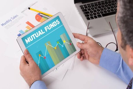 GST ने Mutual Fund इंडस्ट्री की भी बढ़ाईं मुश्किलें GST ने Mutual Fund इंडस्ट्री की भी बढ़ाईं मुश्किलें