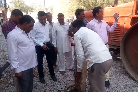 धीमी गति से होता सड़क निर्माण कार्य