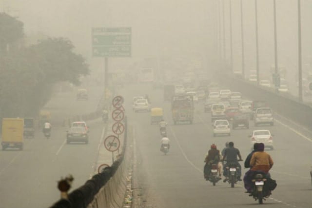 दिवाली से पहले ही घुट रहा है दिल्ली का दम दिवाली से पहले ही घुट रहा है दिल्ली का दम