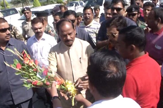 विदेश यात्रा से लौटे सीएम रघुवर दास