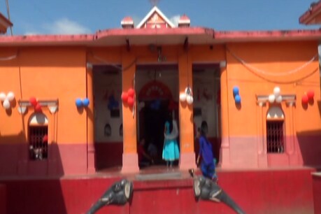 दीपावली की रात की जा रही देवी काली की पूजा