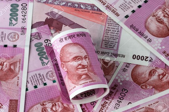 हिमाचल विधानसभा चुनाव में इस बार 215 करोड़पति उम्मीदवार चुनाव मैदान में उतरे हैं, जिनमें सबसे ज्यादा करोड़पति उम्मीदवार कांग्रेस पार्टी के हैं. कांग्रेस उम्मीदवार का आंकड़ा करीब 87 फीसदी है. दूसरे नंबर पर भाजपा है.