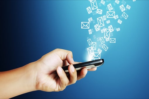 ग्राहकों को सबसे ज्यादा SMS भेजता है SBI ग्राहकों को सबसे ज्यादा SMS भेजता है SBI