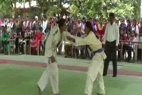 उच्च शिक्षा विभाग की ओर से आयोजित किए जाने वाली खेल प्रतियोगिताओं के तहत राज्य स्तर की महिला कराटे प्रतियोगिता का आयोजन दमोह में किया जा रहा है