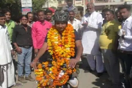 कृत्रिम पैर के सहारे 15 हजार किलोमीटर की साइकिल यात्रा पर निकले प्रदीप कृत्रिम पैर के सहारे 15 हजार किलोमीटर की साइकिल यात्रा पर निकले प्रदीप