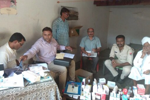 20 साल से गांव में चला रहा था क्लीनिक. 20 साल से गांव में चला रहा था क्लीनिक.