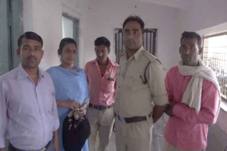 आरक्षक दिनेश यादव (वर्दी में)
