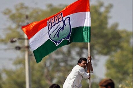 दरअसल राष्ट्रीय पार्टियों के बीच वोट के बंटने के कारण स्वतंत्र उम्मीदवार ज्यादा प्रभावशाली नजर आ रहे हैं. कांग्रेस सत्ता में है सो उसे एंटी-इन्कम्बेंसी से जूझना है. एनपीपी, बीजेपी तथा यूनाइटेड डेमोक्रेटिक पार्टी कांग्रेस को सत्ता से बाहर करने के लिए जीन-जान से जुटी हुई हैं. ऐसे में राजनीति के पर्यवेक्षकों को मानना है कि स्वतंत्र उम्मीदवार तथा छोटी क्षेत्रीय पार्टियां मेघालय का राजनीतिक भविष्य तय करने में अहम भूमिका निभाएंगी.