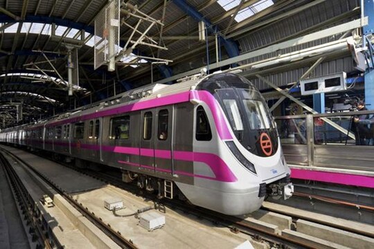 प्रधानमंत्री नरेंद्र मोदी आज दिल्ली मेट्रो की मैजेंटा लाइन को हरी झंडी दिखाएंगे.