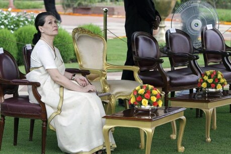 राजनेता हमेशा इतिहास में जीवित होते हैं और उनका लेखा-जोखा मगध में डूब चुके सूरज की रोशनी में होता है