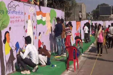 नन्हें बच्चों ने वॉल पेंटिंग के जरिए सिखाया स्वच्छता का पाठ नन्हें बच्चों ने वॉल पेंटिंग के जरिए सिखाया स्वच्छता का पाठ