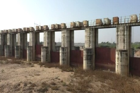 नहीं खुले थे गेट और बांध टूटने से तबाह हो गई थी फसल
फोटो- ईटीवी