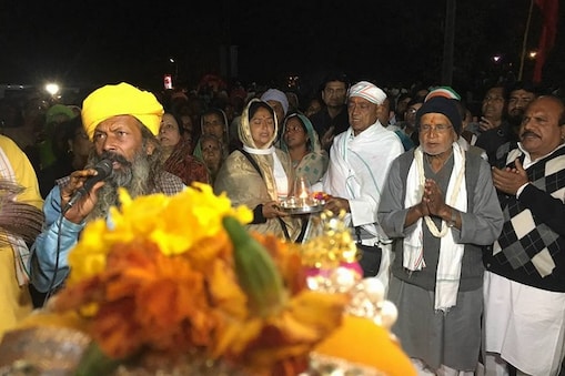 दिग्विजय ने 115 दिन पहले बरमान घाट से पत्नी अमृता के साथ नर्मदा परिक्रमा शुरू की थी. दिग्विजय ने 115 दिन पहले बरमान घाट से पत्नी अमृता के साथ नर्मदा परिक्रमा शुरू की थी.