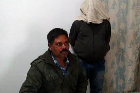 ... और फिर गुमला आकर पुलिस ने मानव तस्कर को दबोच लिया ... और फिर गुमला आकर पुलिस ने मानव तस्कर को दबोच लिया