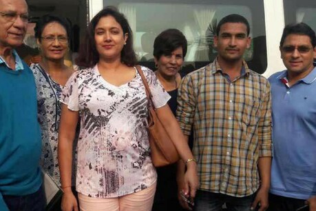 दक्षिण अफ्रीकी के एडी बोधा और उनके परिवार की फोटो