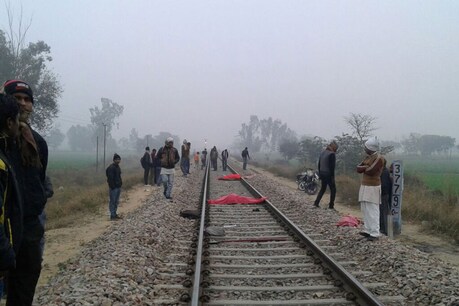 मालगाडी से कटकर दो गैंगमैन की मौत