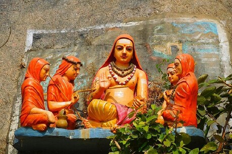 कैसे शुरू हुई शंकराचार्य परंपरा..देशभर में कितने मठ और कितने प्रमुख कैसे शुरू हुई शंकराचार्य परंपरा..देशभर में कितने मठ और कितने प्रमुख