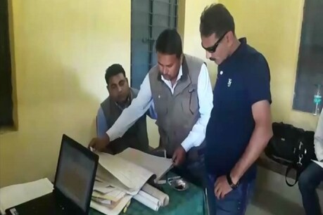 रिश्वतखोर पटवारी को लोकायुक्त सागर की टीम ने 6 हजार रूपये की रिश्वत लेते रंगे हाथों गिरफ्तार किया है