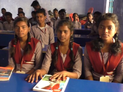दो साल से बन रहा है मॉडल स्कूल, एक कमरे में चलती है 3 कक्षाएं! दो साल से बन रहा है मॉडल स्कूल, एक कमरे में चलती है 3 कक्षाएं!