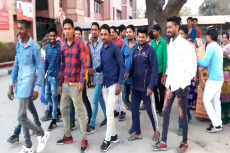 समय पर वेतन न मिलने से नाराज सफाई कर्मचारी गए हड़ताल पर समय पर वेतन न मिलने से नाराज सफाई कर्मचारी गए हड़ताल पर